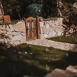 Mobbiton - Magical Underground Retreat * 모스타르