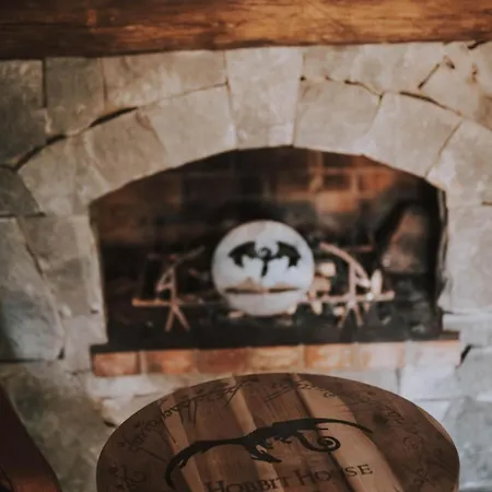 Mobbiton - Magical Underground Retreat فيلة *