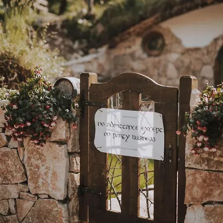 Mobbiton - Magical Underground Retreat