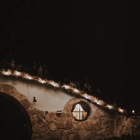 Mobbiton - Magical Underground Retreat Villa