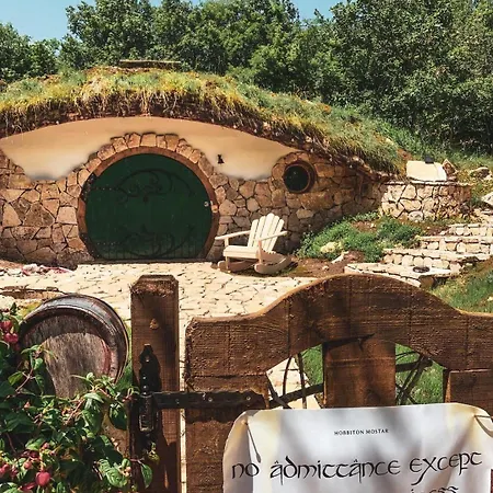 Willa Mobbiton - Magical Underground Retreat