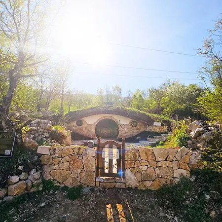 Vila Mobbiton - Magical Underground Retreat *