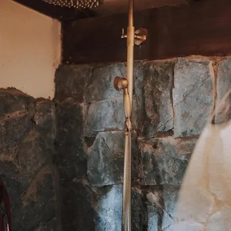 Villa Mobbiton - Magical Underground Retreat *