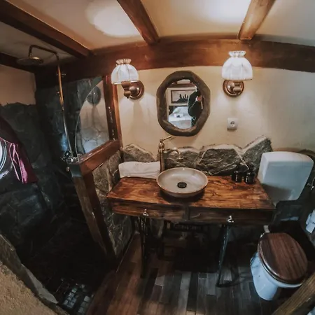 Mobbiton - Magical Underground Retreat Villa Mostar