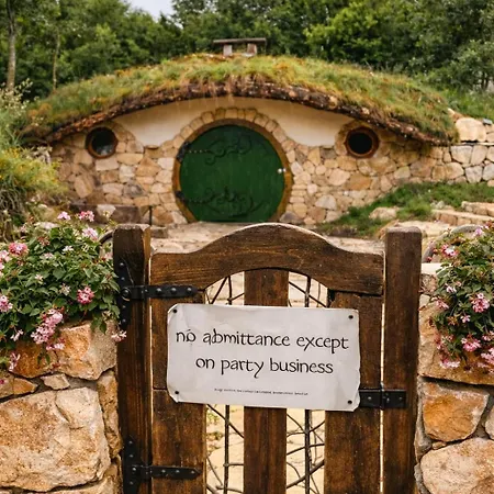 Mobbiton - Magical Underground Retreat فيلة موستار